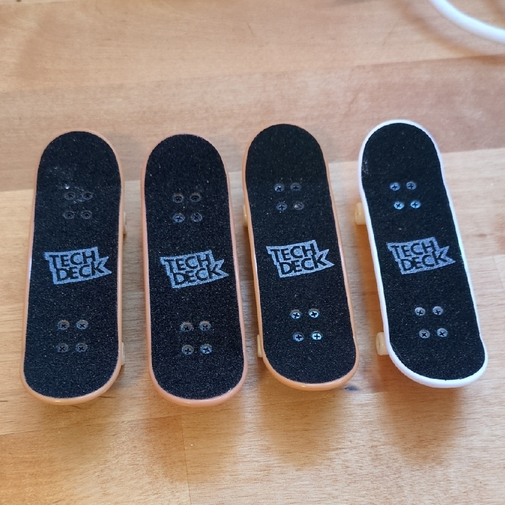 Tech Deck Mini Fingerboards Set - Black, White, and Tan